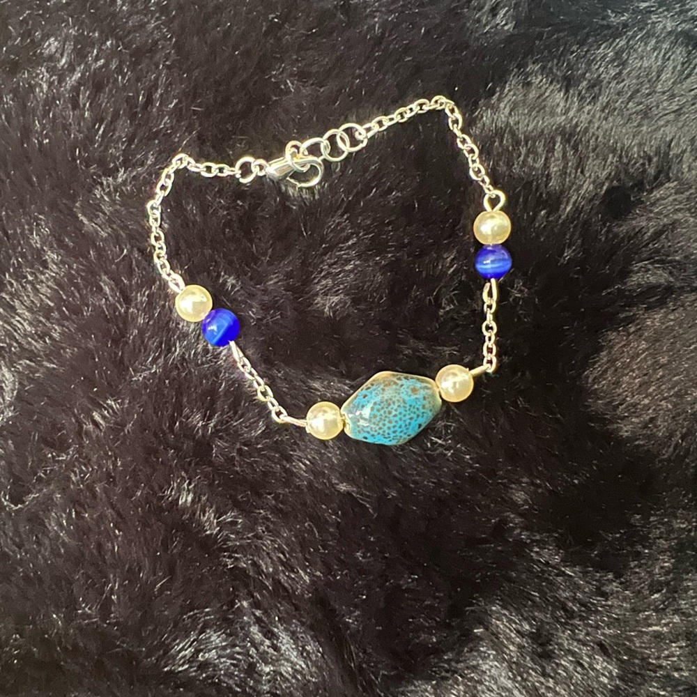 Elegant Blue and Pearl Bracelet